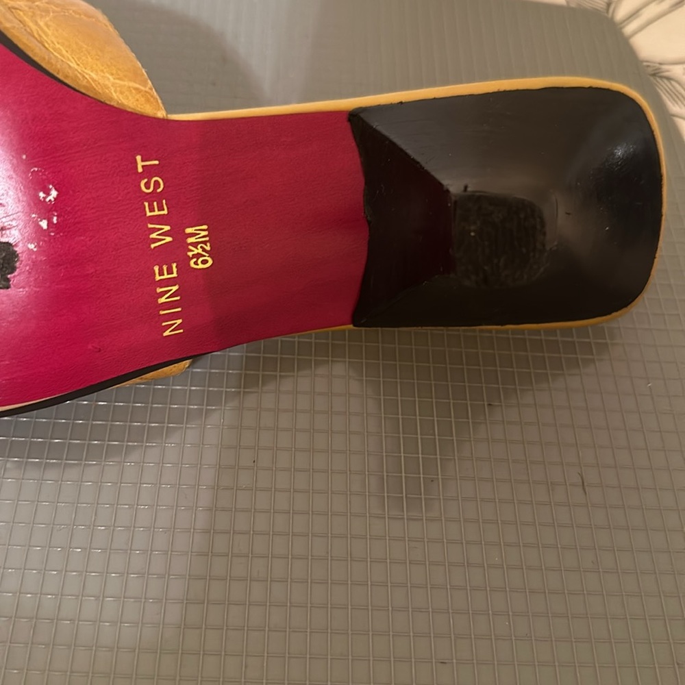 Shoes - Picture 6 of 7